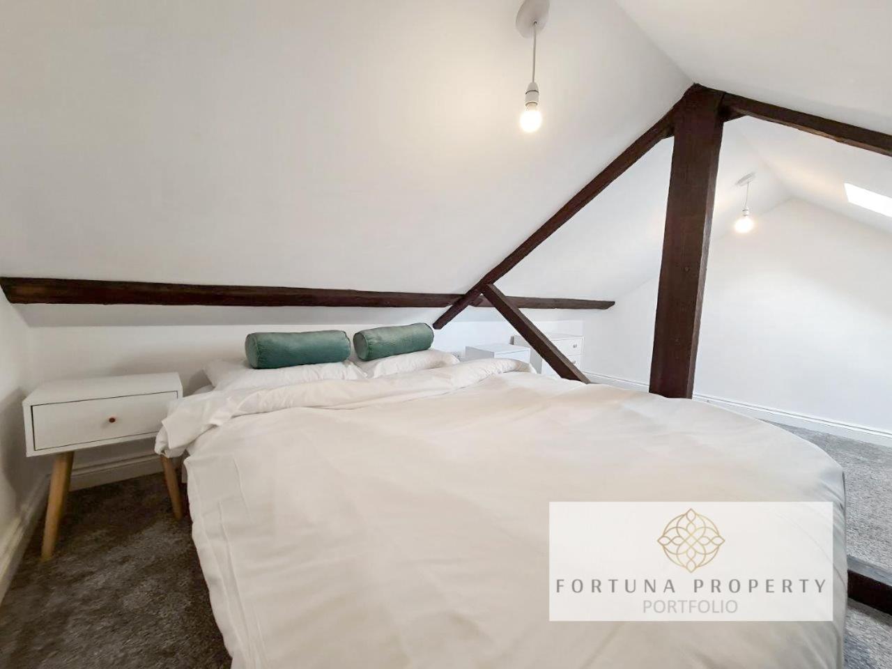 Margaret'S Loft By Fortuna Property Cheltenham Extérieur photo